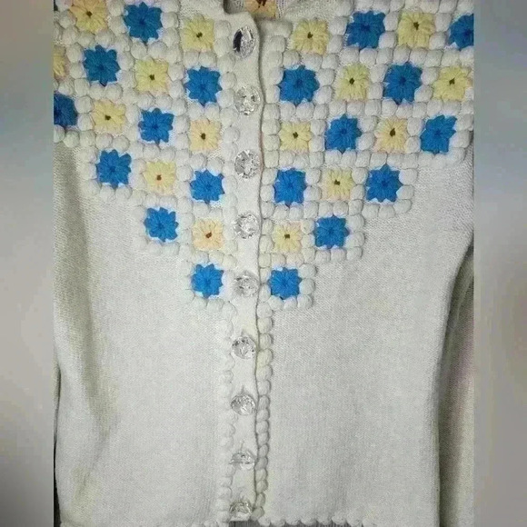 Nicole Miller embroidered cardigan size small cream with blue and yellow flowers - Picture 2 of 6